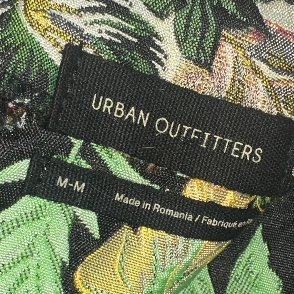 Urban Outfitters Floral Embroidered Textured‎ Pelmet Mini Skirt Medium Green